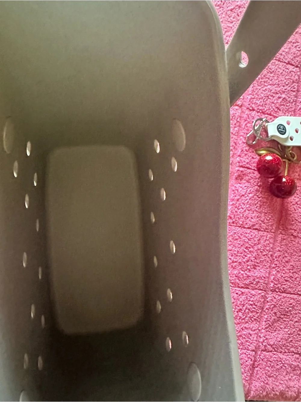 CROCS Women's Taupe/Cream Tote Bag - Picture 3 of 3